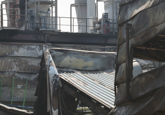 화재로 무너진 공장