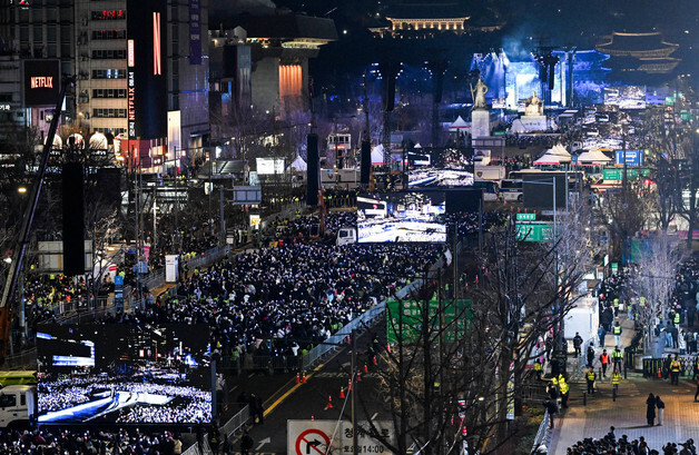 BTS 컴백쇼 관중 기대 이하, 하이브 주가 17% 폭락(상보)