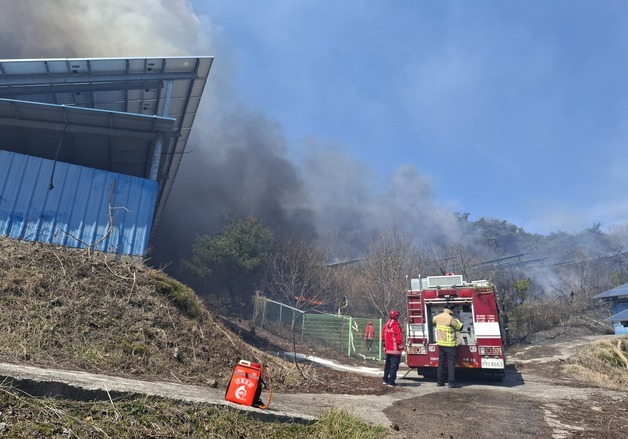 전남 화순·순천 동시 산불…진화 헬기 투입으로 큰 불길 잡아(종합)