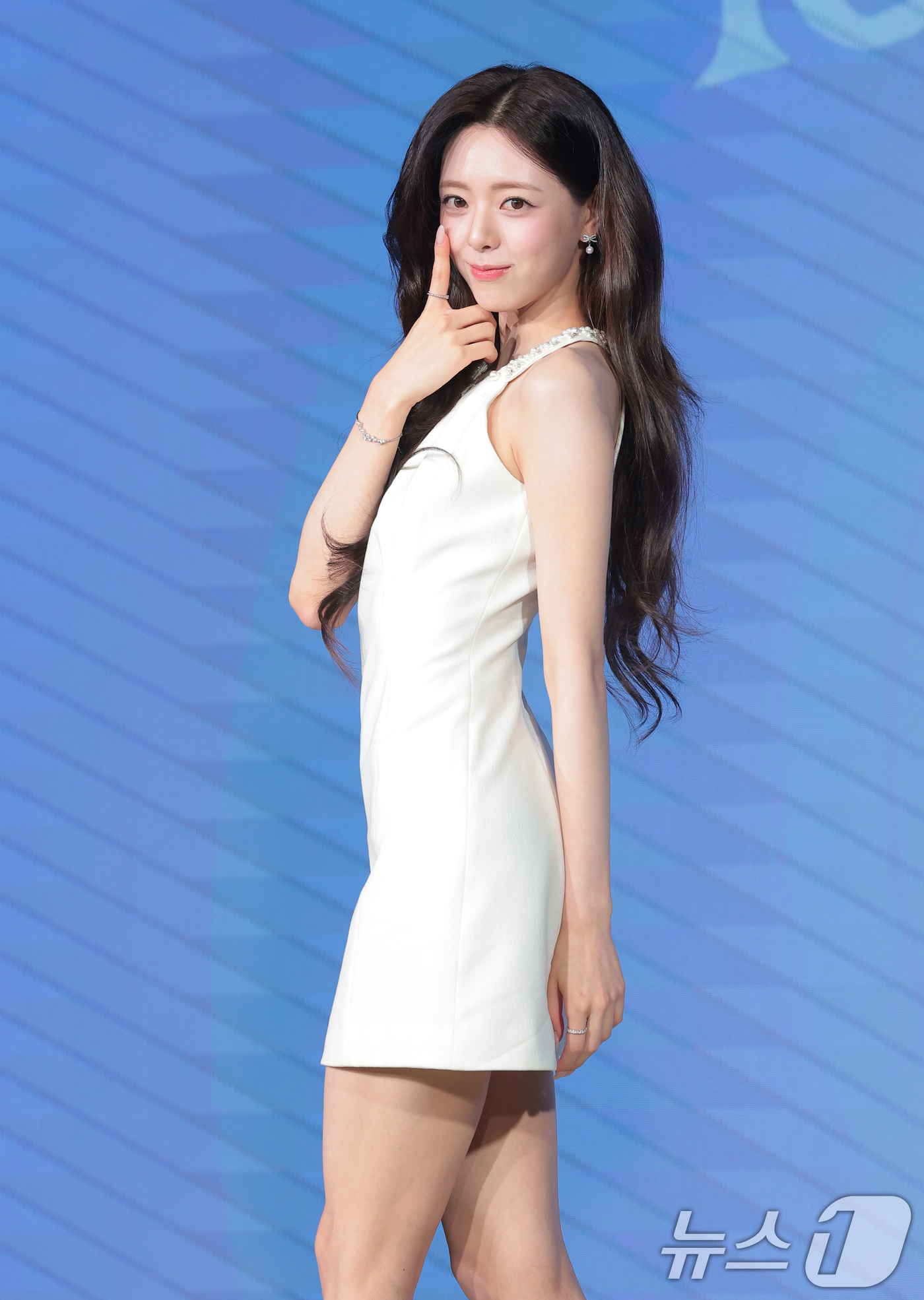 (서울=뉴스1) 권현진 기자 = 그룹 있지(ITZY) 유나가 23일 오후 서울 광진구 풀만 앰버서더 서울 이스트폴에서 가진 솔로 데뷔 앨범 ‘아이스크림(Ice Cream)’ 발매 …