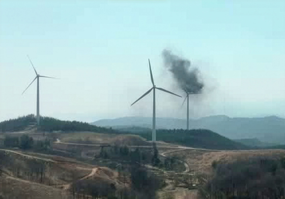 파손 조사 한 달 만에…영덕 풍력발전기 화재로 1명 사망(종합)