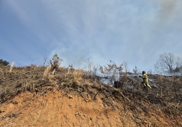 순천서 잇단 산불…헬기 투입해 진화