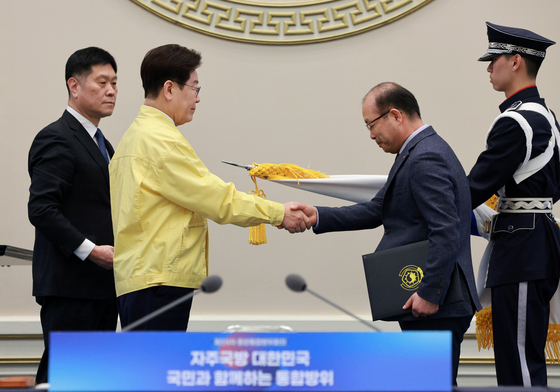 이재명 대통령, 한국가스공사 제주LNG본부 단체표창 수여