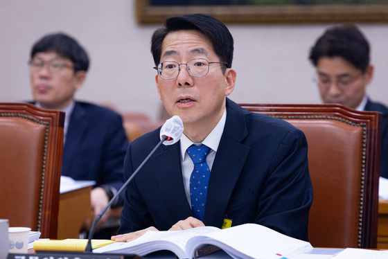 황종우 해수장관후보 "조선·해운 산업 밀접…일관되게 관리해야"