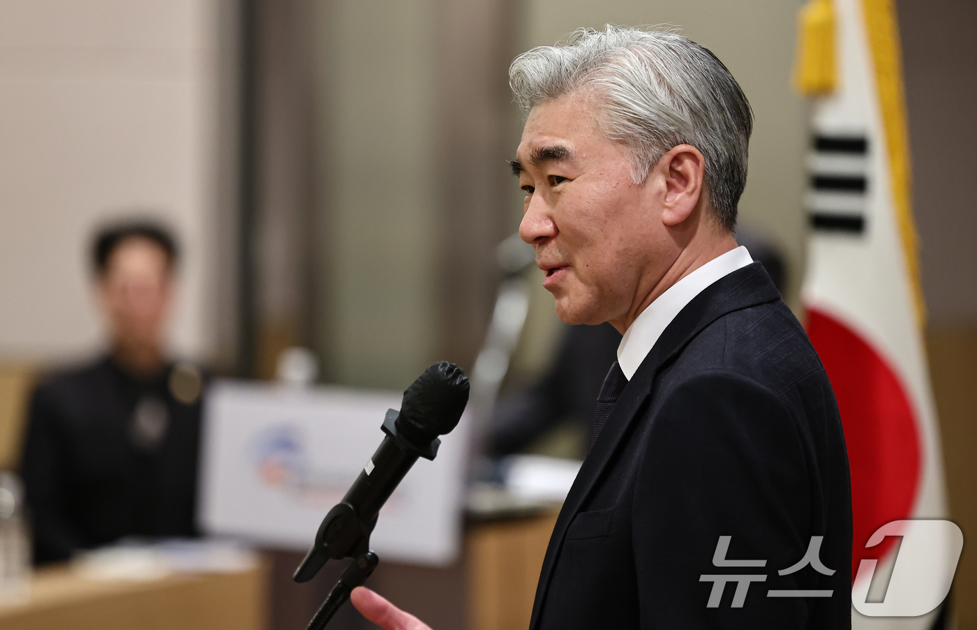 (서울=뉴스1) 김도우 기자 = 성 김 현대자동차그룹 사장이 23일 서울 영등포구 FKI타워에서 열린 동아시아미래재단 초청 특별강연에서 강연을 하고 있다. 2026.3.23/뉴스1 …