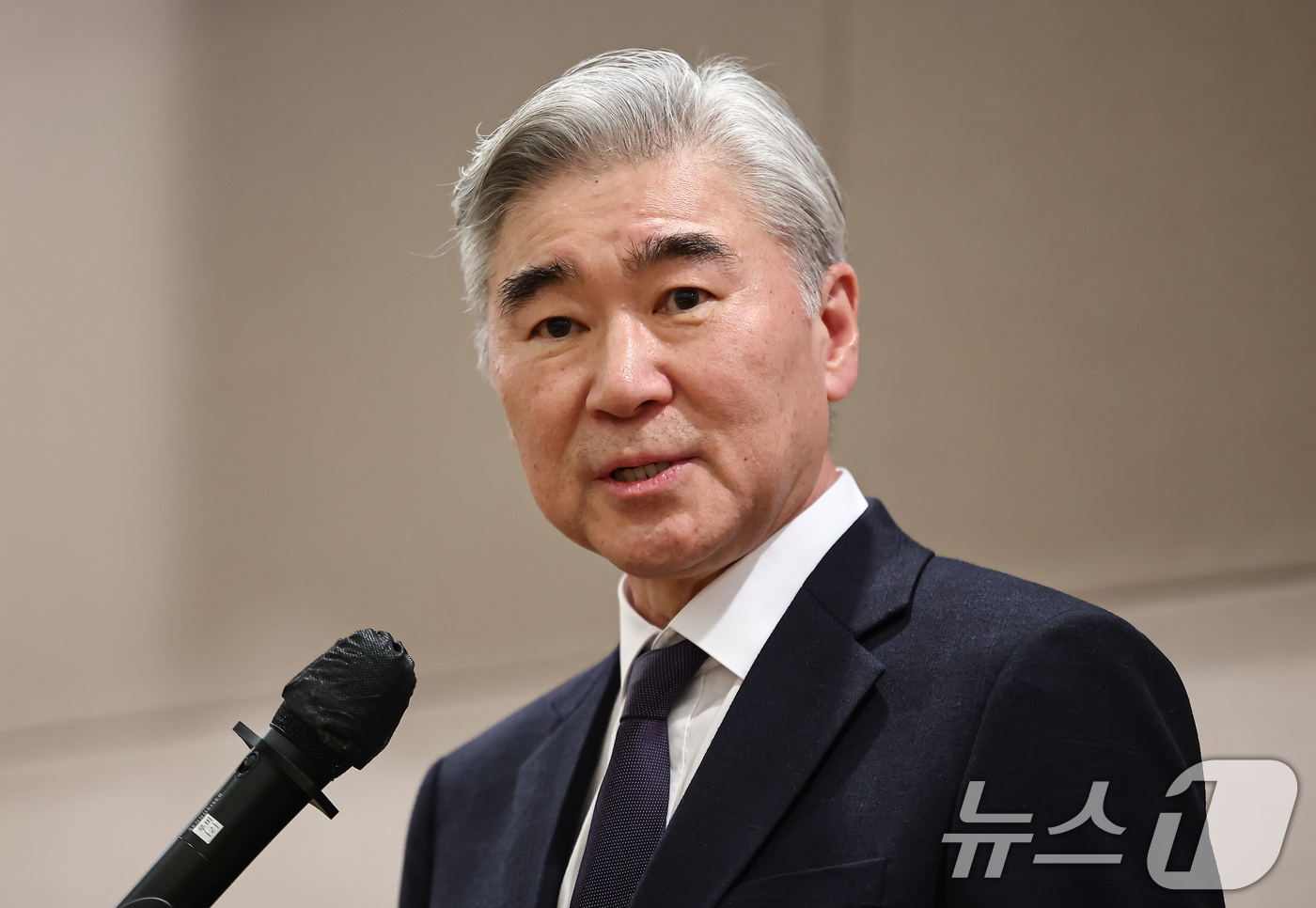 (서울=뉴스1) 김도우 기자 = 성 김 현대자동차그룹 사장이 23일 서울 영등포구 FKI타워에서 열린 동아시아미래재단 초청 특별강연에서 강연을 하고 있다. 2026.3.23/뉴스1 …