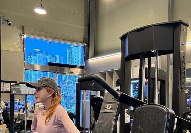 슈, 레깅스 입고 힙업 자랑…헬스장서 "꾸준한 관리" [N샷]