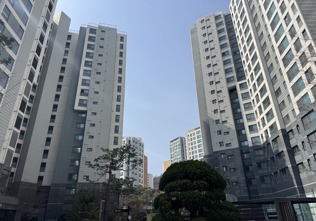 [르포] "1억 낮추면 바로 팔려"…성동구 하락 전환에 집주인 '눈치싸움'