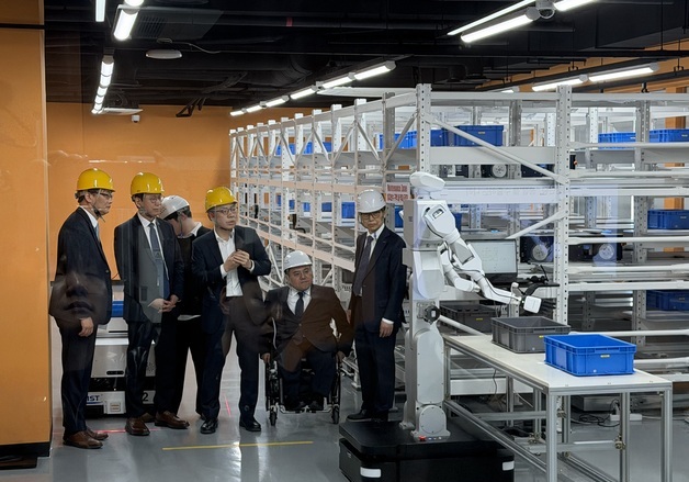 AI가 공장 로봇공 지휘…카이스트 '피지컬 AI 실증랩' 가보니