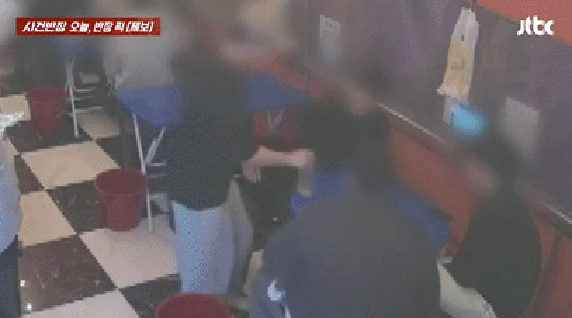 비싼 술병만 의자 밑에 몰래 숨긴 손님…태연히 빼고 계산 '신종 먹튀'[영상]