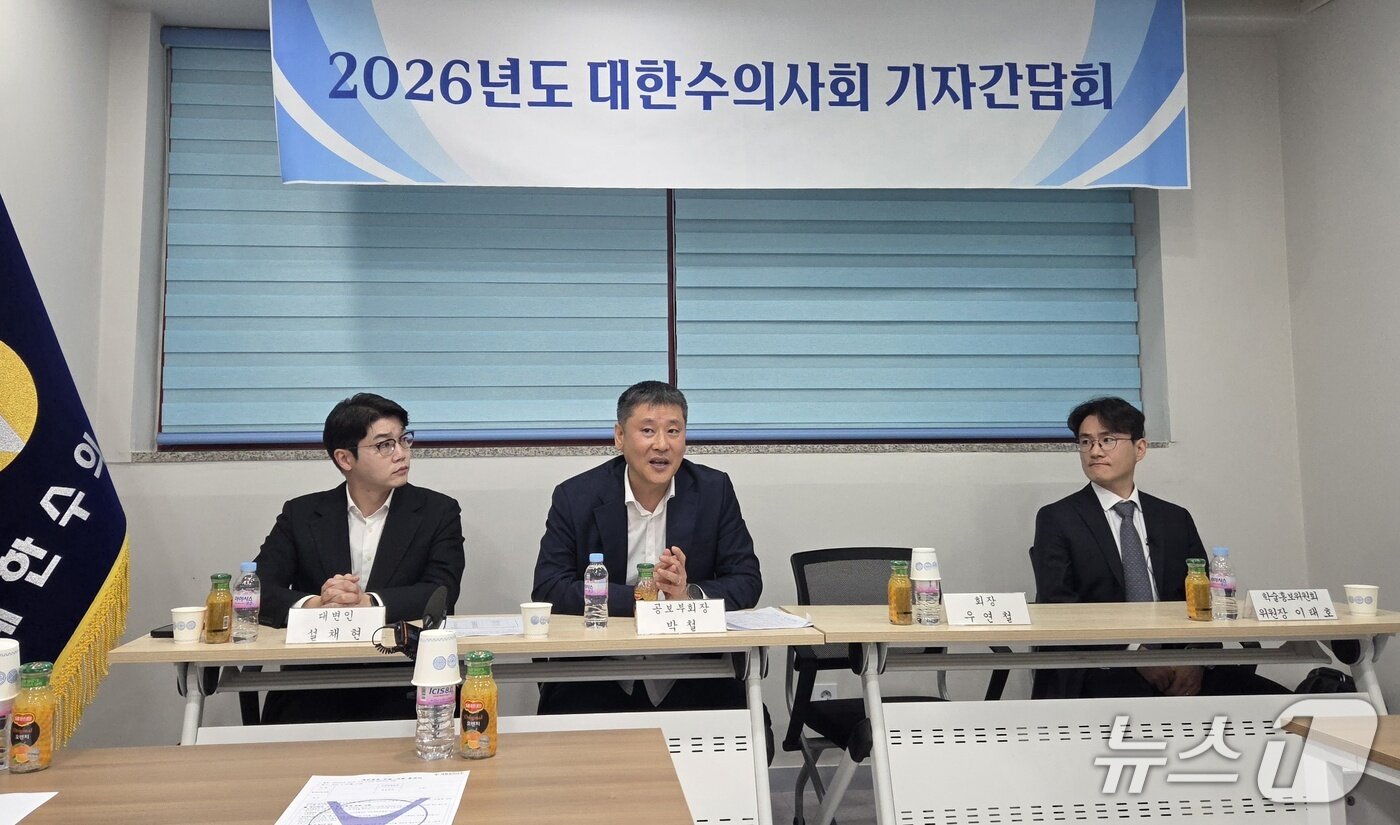 본문 이미지 - 대한수의사회 제28대 집행부에서 공보를 담당하게 된 설채현 대변인(왼쪽부터), 박철 공보부회장, 이태호 학술홍보위원장 ⓒ 뉴스1 한송아 기자