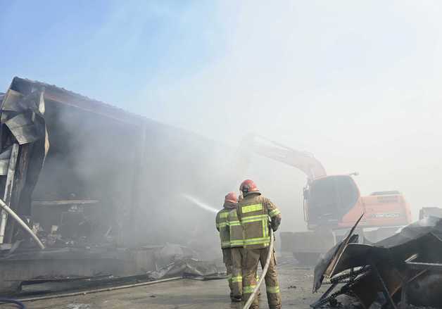 동해 이도동 식품업체 창고 불, 3시간 만에 진화…작업자 4명 대피(종합2보)