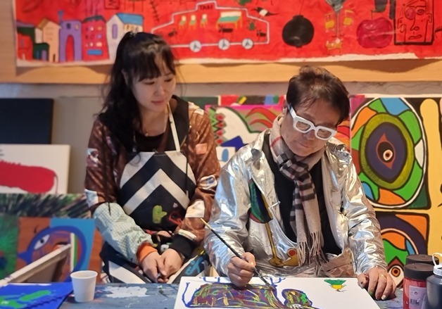 [비전공, 거장이 되다 ①] 공황장애 딛고 붓 든 '바비수' 정수연 작가