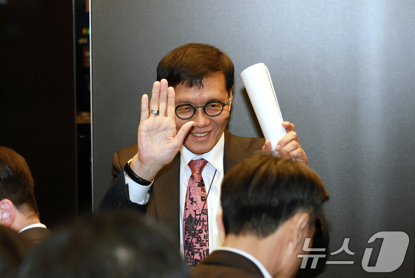 (서울=뉴스1) 이호윤 기자 = 이창용 한국은행 총재가  23일 서울 중구 은행회관에서 열린 은행장 간담회에 참석하고 있다. 2026.3.23/뉴스1