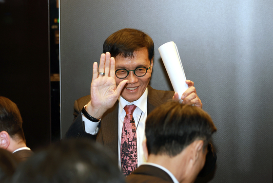 이창용 총재, 은행장 간담회 참석···취재진 질문엔 '묵묵부답'