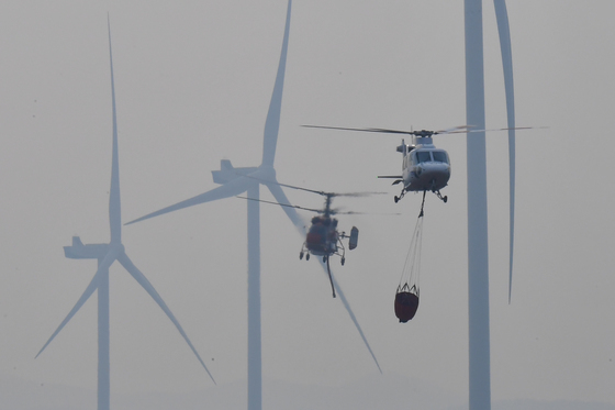 곡예 비행하는 진화헬기들