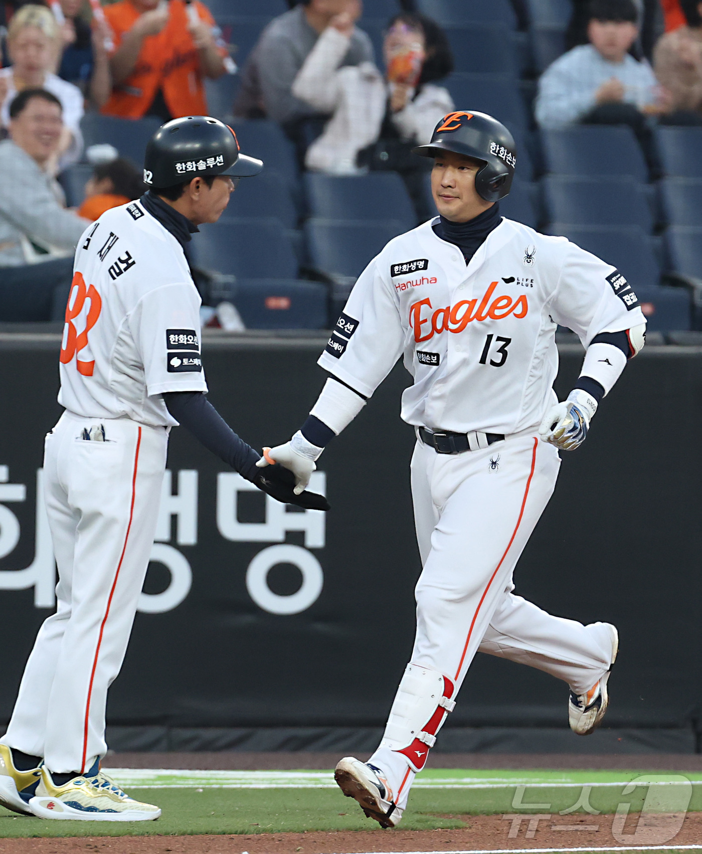 (대전=뉴스1) 김기남 기자 = 23일 대전 한화생명볼파크에서 열린 2026 신한 SOL KBO리그 NC 다이노스와 한화 이글스의 시범경기에서 한화 최재훈이 2회말 3점 홈런을 치 …