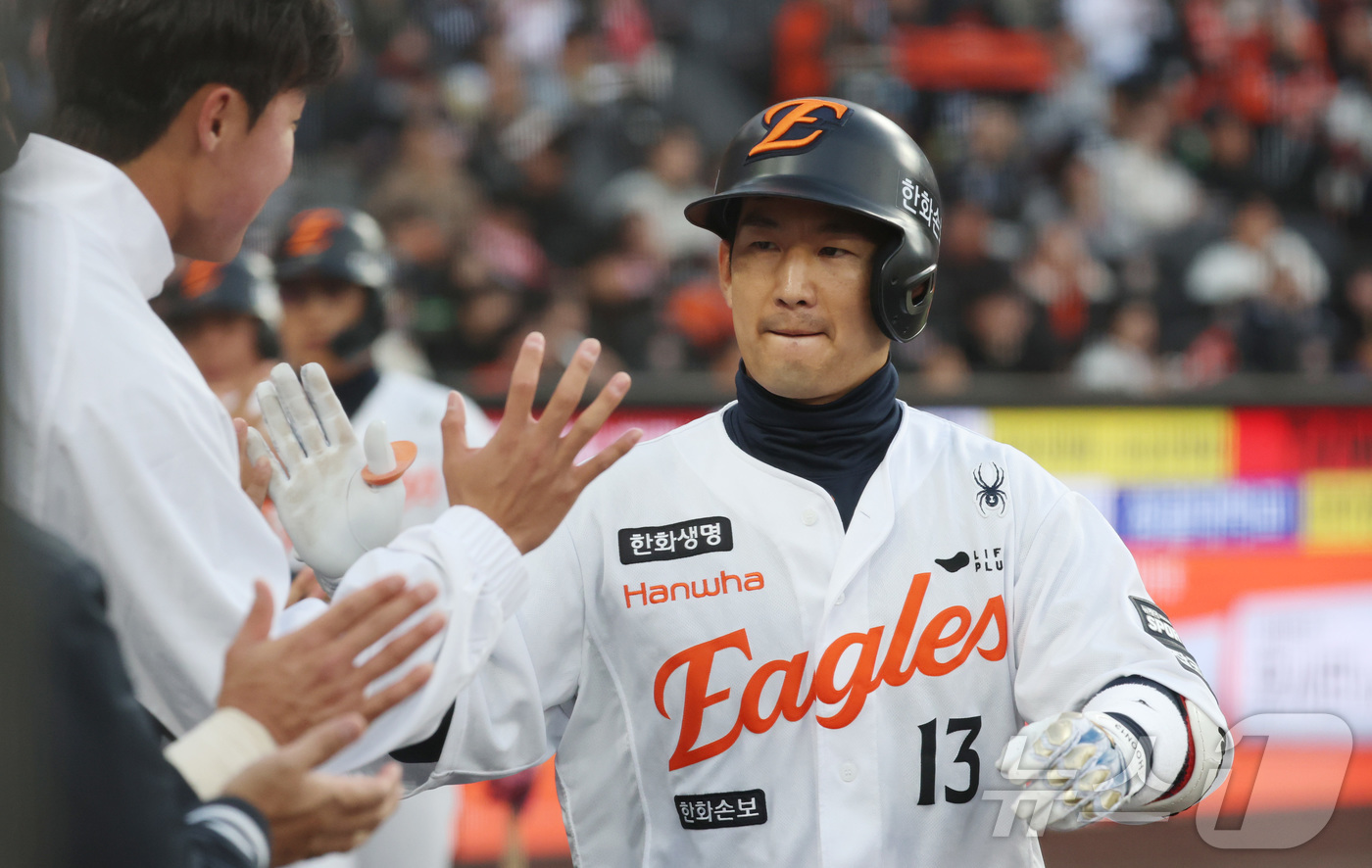 (대전=뉴스1) 김기남 기자 = 23일 대전 한화생명볼파크에서 열린 2026 신한 SOL KBO리그 NC 다이노스와 한화 이글스의 시범경기에서 한화 최재훈이 2회말 3점 홈런을 치 …