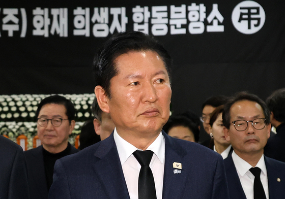 합동분향소 조문 마친 정청래