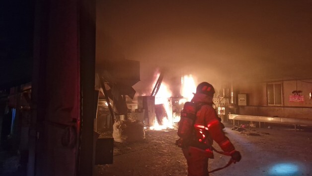 논산 폐비닐 공장서 불…1억4700만원 피해