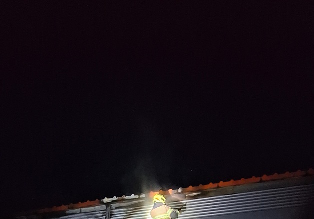 제주 신엄리 창고서 불…1시간 만에 진화