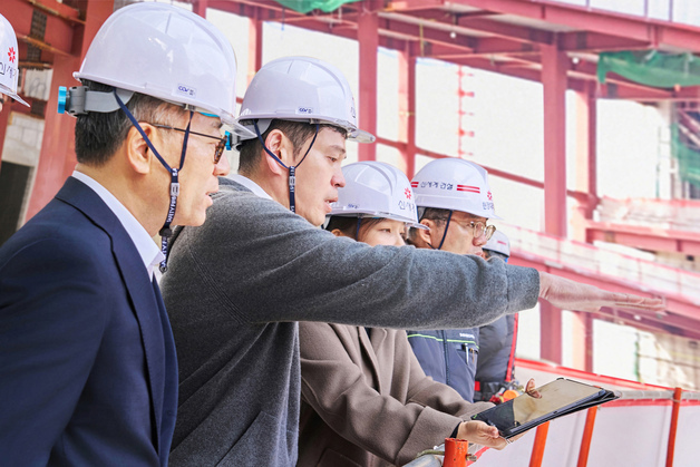 '스타필드 청라' 찾은 정용진 회장 "K-레저테인먼트 새 도전"
