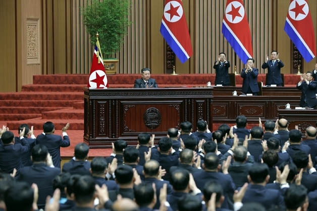 헌법에서 '사회주의' 빼고 '경찰' 제도 도입…'정상국가' 추구하는 북한