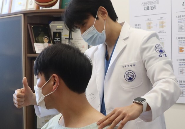 "급성 목 통증 환자에 침 놓고 움직임 유도했더니 치료 효과↑"