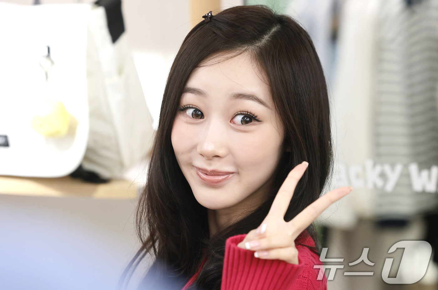 (서울=뉴스1) 권현진 기자 = 에스파 지젤이 24일 오전 서울 성동구 와키윌리 성수 플래그십 스토어에서 열린 오픈 기념 행사에 참석해 포즈를 취하고 있다. 2026.3.24/뉴스 …