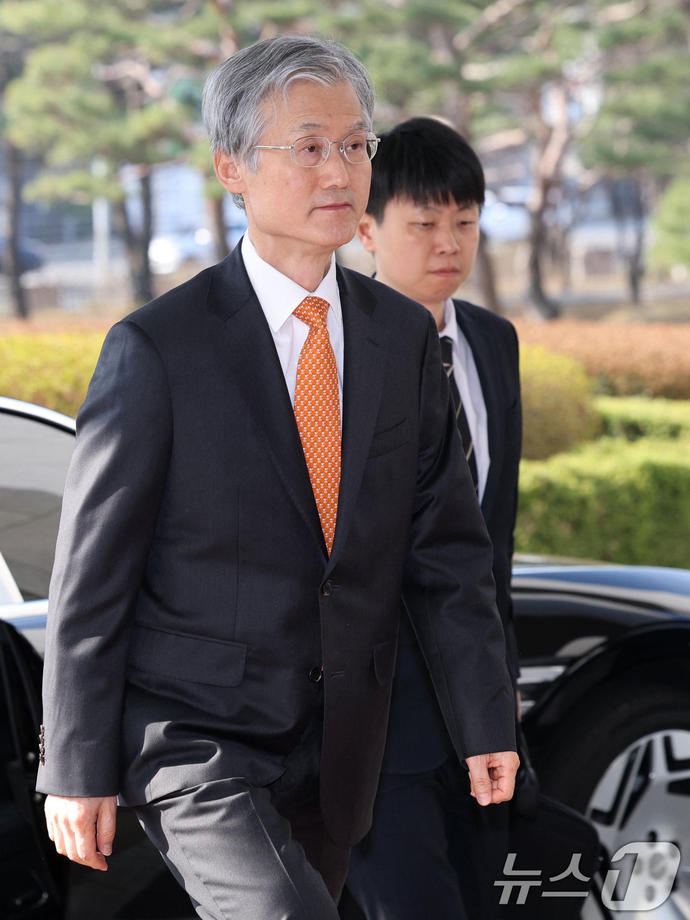 (서울=뉴스1) 황기선 기자 = 조희대 대법원장이 24일 오전 서울 서초구 대법원으로 출근하고 있다.  2026.3.24/뉴스1