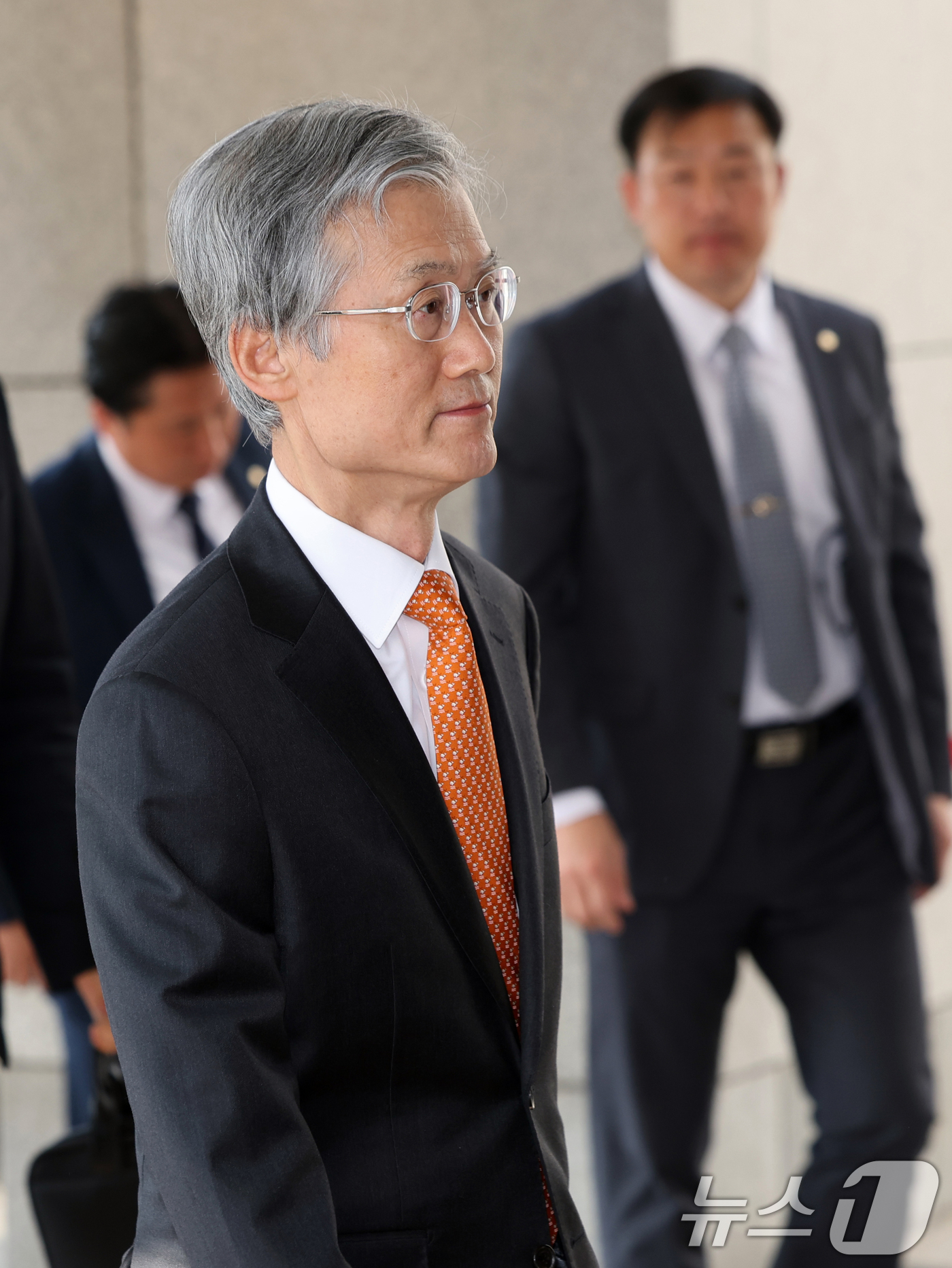 (서울=뉴스1) 황기선 기자 = 조희대 대법원장이 24일 오전 서울 서초구 대법원으로 출근하고 있다.  2026.3.24/뉴스1