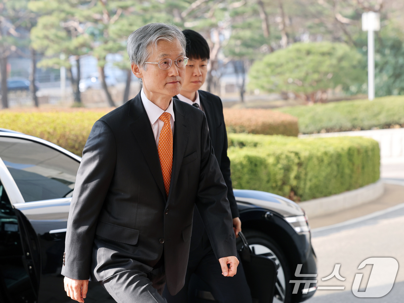 (서울=뉴스1) 황기선 기자 = 조희대 대법원장이 24일 오전 서울 서초구 대법원으로 출근하고 있다.  2026.3.24/뉴스1