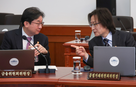 대화하는 이억원 금융위원장과 주병기 공정거래위원장