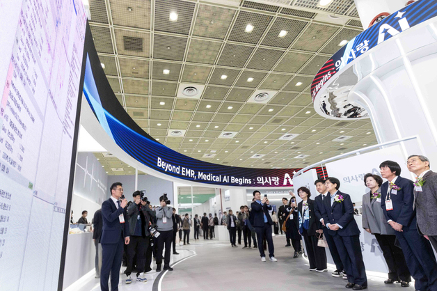 유비케어 "키메스서 '의사랑 AI' 첫 공개…AI의료 생태계 주도"
