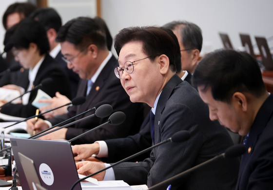 李대통령 "부동산 세제·금융·규제 0.1% 물 샐 틈 없이 준비하라"