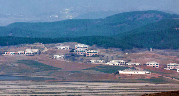 北 김정은, "한국은 가장 적대적 국가 규정"