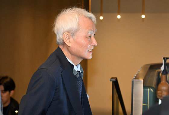 이동하는 강성두 영풍 사장