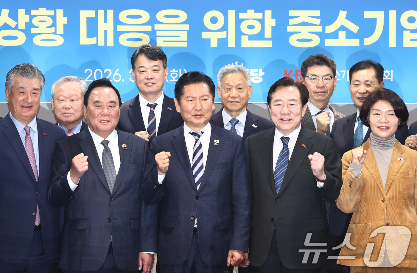 (서울=뉴스1) 김민지 기자 = 정청래 더불어민주당 대표와 김기문 중소기업중앙회장이 24일 오전 서울 여의도 중소기업중앙회에서 열린 민주당·중소기업중앙회 중동상황 대응을 위한 중소 …