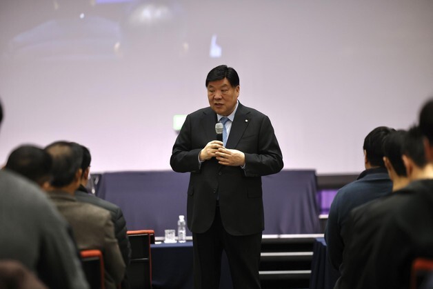 서정진 셀트리온 회장, 11년만 주총 의장 복귀…"분기별 계속 점프"