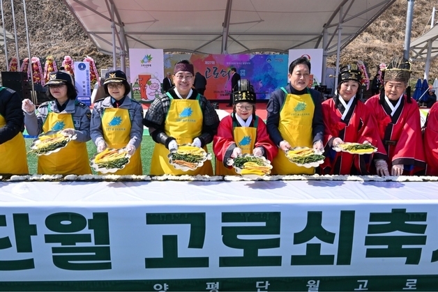 양평군, 단월고로쇠축제서 자체 제작 다회용기 사용…탄소 5.6톤 감축