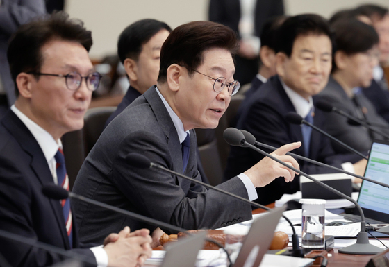 李 '차량 5부제' 동참 요구에 금융지주 화답…KB·농협·신한 동참(종합)