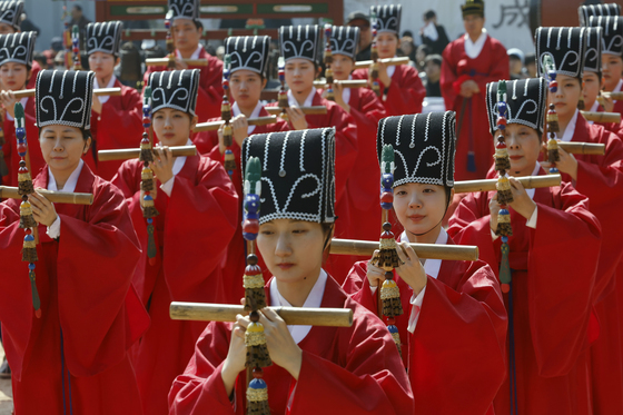 성균관 비천당에서 춘기 석전대제 봉행