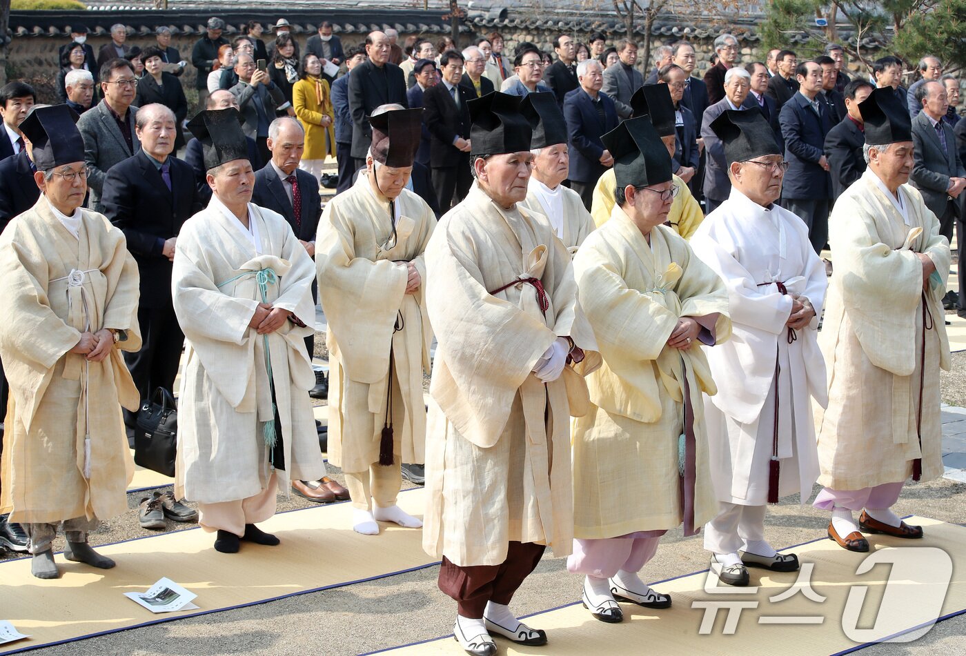 본문 이미지 - 24일 오전 대구 중구 남산동 대구향교 대성전에서 지역 유림이 병오년(丙午年) 춘계 석전대제를 봉행하고 있다.  2026.3.24 ⓒ 뉴스1 공정식 기자