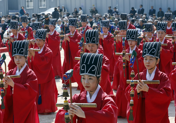 성균관 비천당에서 춘기 석전대제 봉행