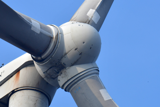 영덕풍력발전기 지난해 대형산불에 노출…블레이드에 그을음 확인