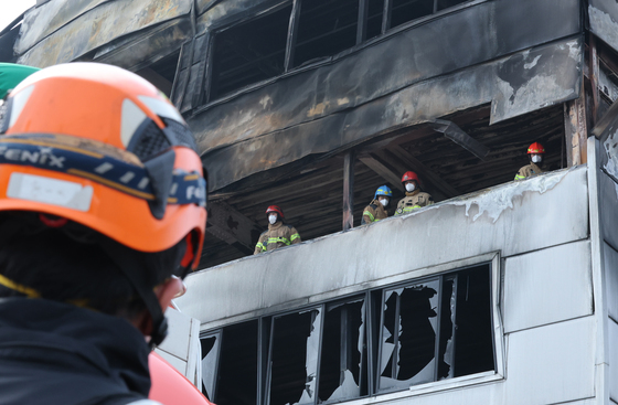 불 난 공장은 대피도 못했는데…안전공업 본사는 소방설비 보강