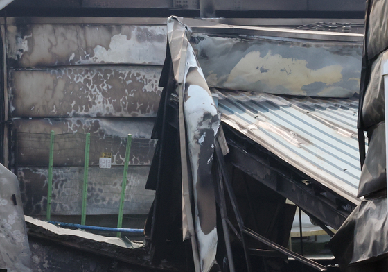 절단기 들고 출입로 확보