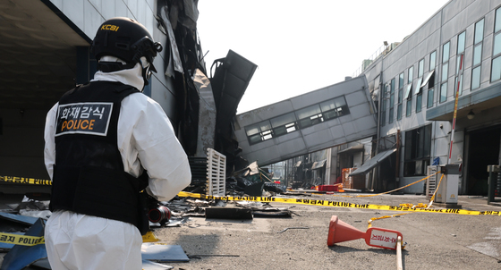 대전 화재 희생자 14명 전원 신원 확인…대표 휴대전화 포렌식