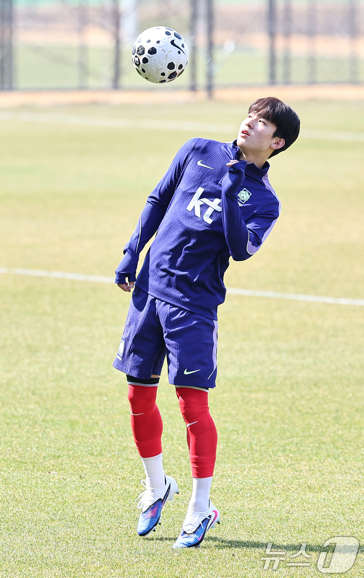 (천안=뉴스1) 김도우 기자 = 23세 이하(U-23) 축구대표팀 양민혁이 24일 충남 천안 코리아풋볼파크에서 열린 2026 아이치·나고야 아시안게임 대비 소집 훈련에 임하고 있다 …