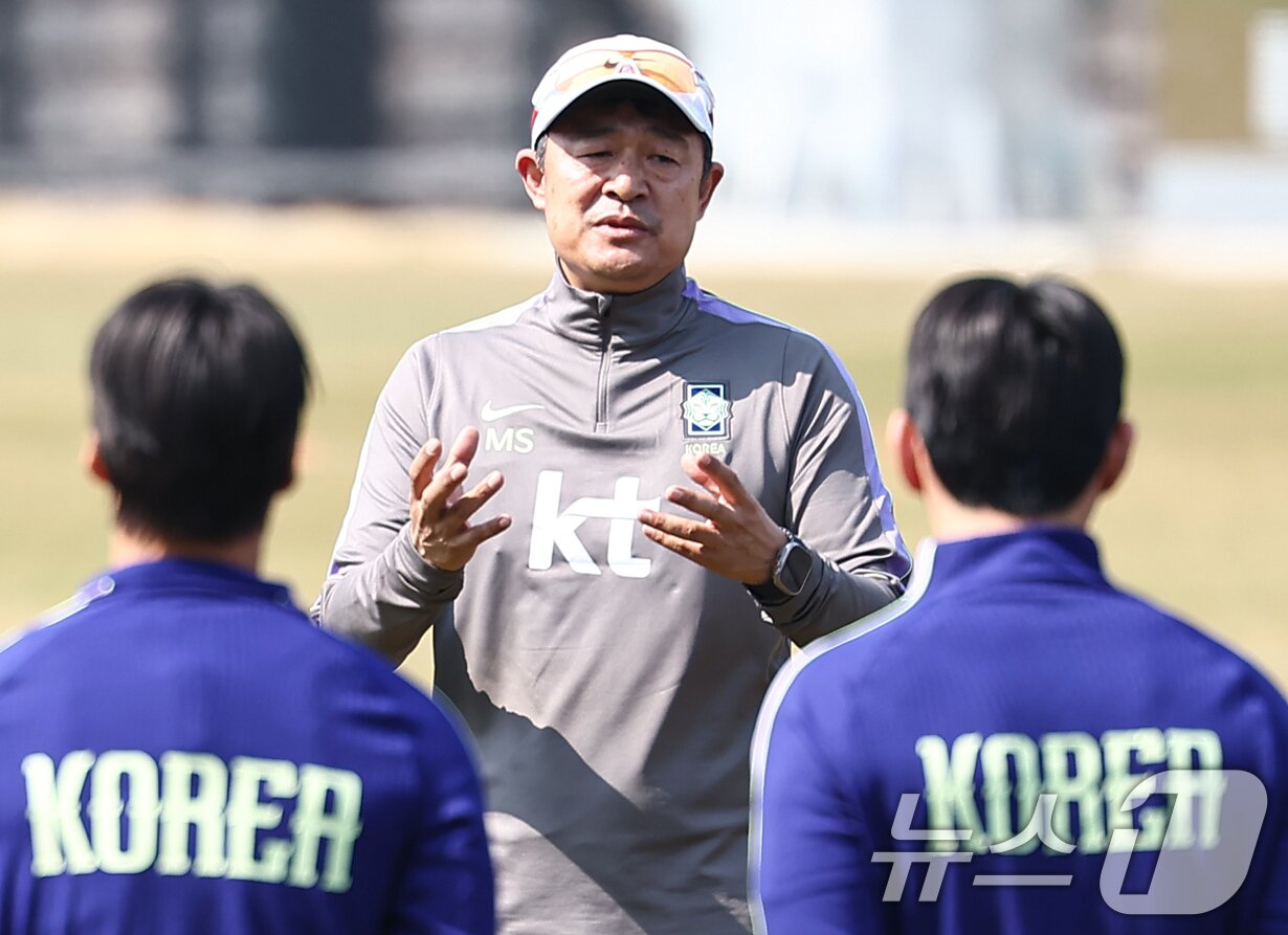 본문 이미지 - 이민성 23세 이하(U-23) 축구대표팀 감독 2026.3.24 ⓒ 뉴스1 김도우 기자